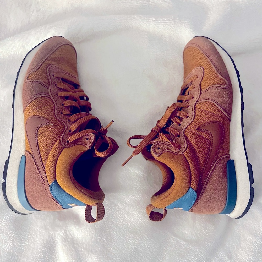 Nike Internationalist Shoes Size 8 Woman’s